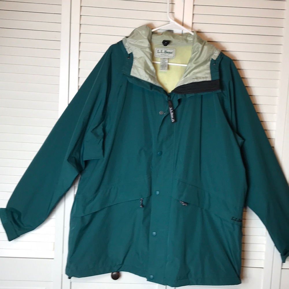 L L Bean Stowaway Nylon Green Jacket with Hood